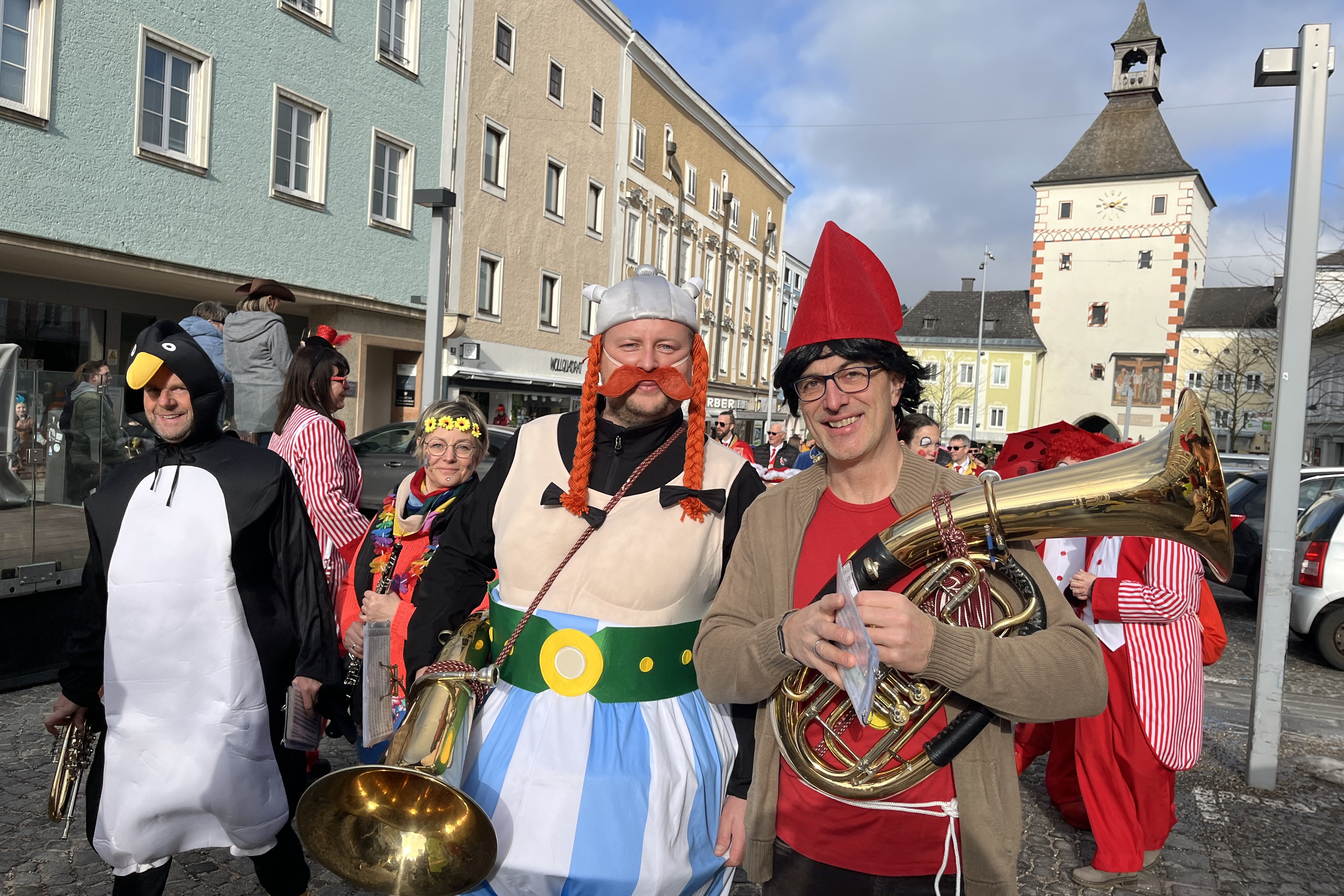 Maskierte Personen