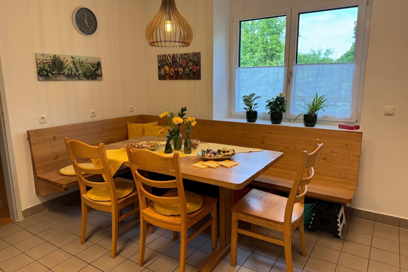 Gemütlicher Essbereich im Frauenhaus