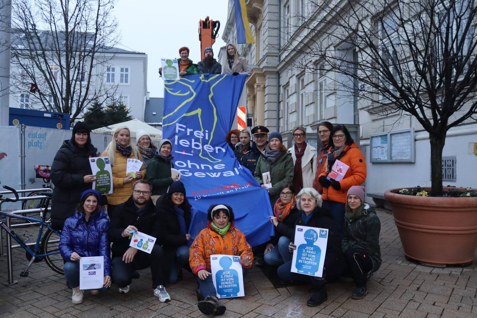 Gruppenbild der Veranstaltungsteilnehmer:innen