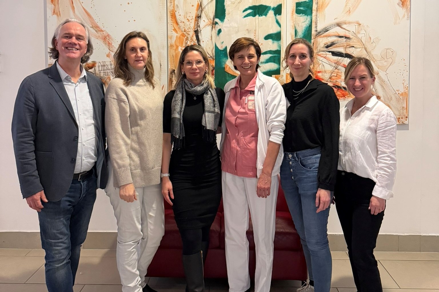 4 Frauen der serbischen Delegation mit Bundessekretär Wolfgang Engelmaier und Pflegedienstleiterin Karin Hötzl